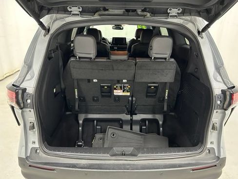 Used 2022 Toyota Sienna XLE Woodland Edition AWD/4WD image 11