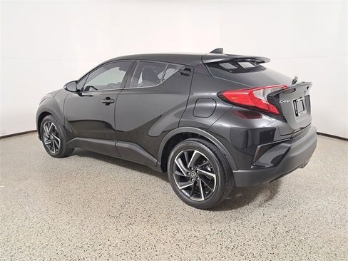 Used 2022 Toyota C-HR Limited image 7