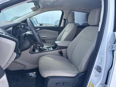 Used 2019 Ford Escape SE image 11