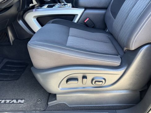 Used 2023 Nissan Titan SV w/ SV Convenience Package RWD image 21