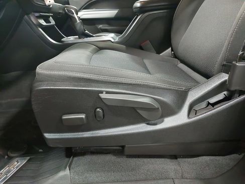 Used 2022 Chevrolet Colorado LT w/ LT Convenience Package AWD/4WD image 29