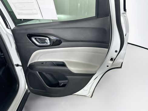 Used 2025 Jeep Compass Limited image 28