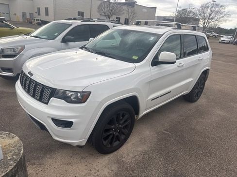 Used 2019 Jeep Grand Cherokee Altitude image 6