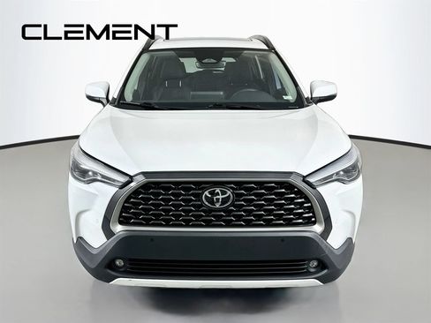 Used 2023 Toyota Corolla Cross XLE w/ Convenience Package AWD/4WD image 3