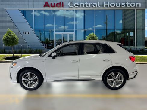 Used 2022 Audi Q3 2.0T Premium Plus w/ Premium Plus Package image 2
