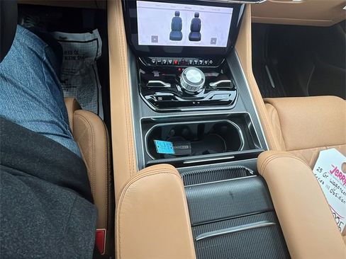 Used 2025 Jeep Grand Wagoneer Series III w/ Rear Seat Video Group 1 image 30