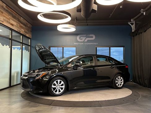 Used 2020 Toyota Corolla LE FWD image 24