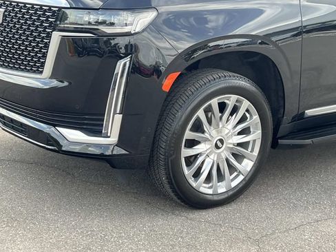 Used 2022 Cadillac Escalade Premium Luxury AWD/4WD image 7
