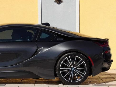Used 2019 BMW i8 Coupe image 11
