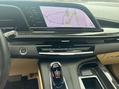 Certified 2024 Cadillac Escalade Premium Luxury w/ Performance Package AWD/4WD image 7