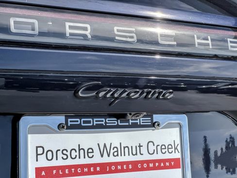Certified 2023 Porsche Cayenne Platinum Edition image 28