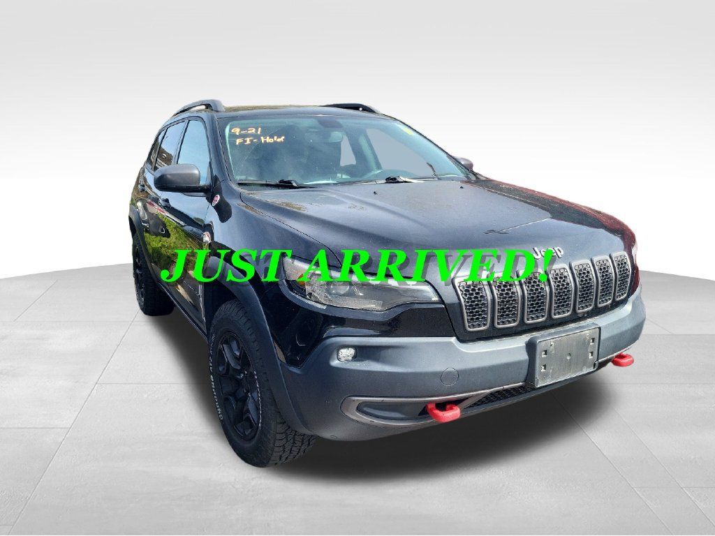 Used 2019 Jeep Cherokee Trailhawk w/ Comfort/Convenience Group AWD/4WD image 3