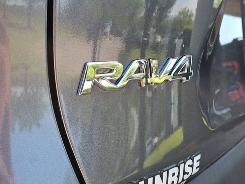 Used 2021 Toyota RAV4 LE FWD image 12