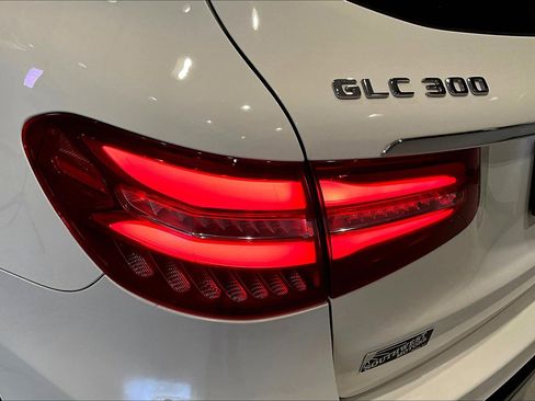 Used 2018 Mercedes-Benz GLC 300 4MATIC w/ Multimedia Package image 23