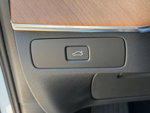 Certified 2024 Volvo XC90 B5 Plus w/ Protection Package Premier AWD/4WD image 28