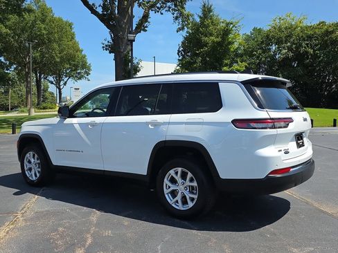 Used 2023 Jeep Grand Cherokee L Limited AWD/4WD image 3