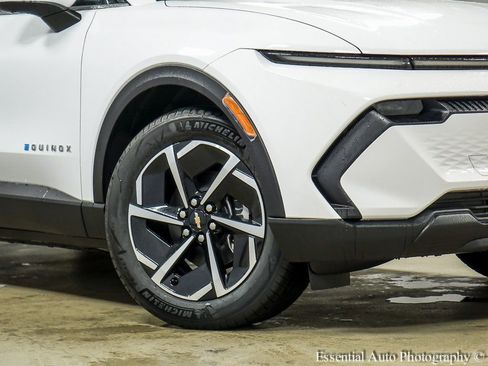 New 2026 Chevrolet Equinox EV LT image 4