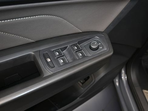 Used 2022 Volkswagen Atlas Cross Sport SEL R-Line image 12