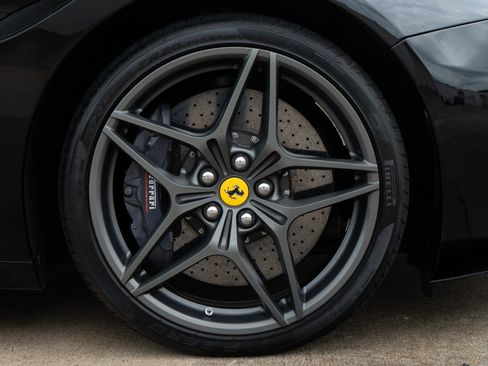 Used 2018 Ferrari California T RWD image 43