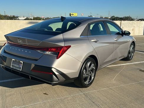 Certified 2025 Hyundai Elantra SEL image 13