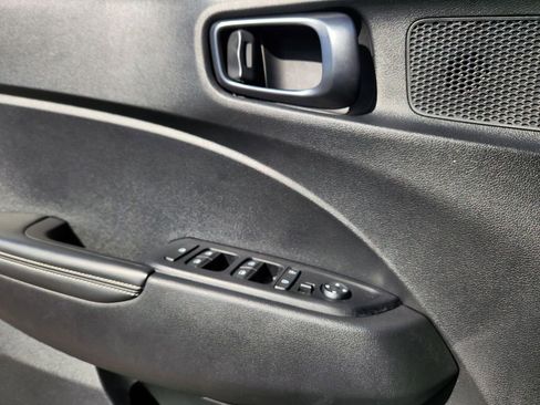 Used 2024 Hyundai Venue Limited image 23