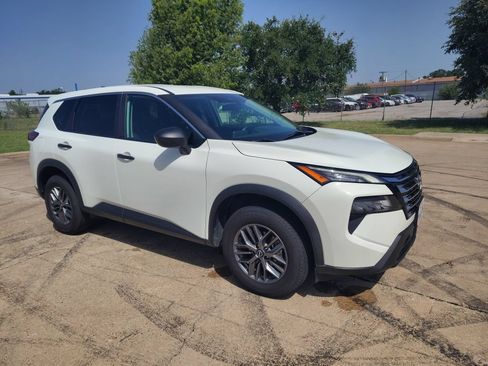 Used 2024 Nissan Rogue S FWD image 16