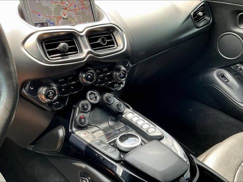 Used 2019 Aston Martin V8 Vantage Coupe RWD image 14