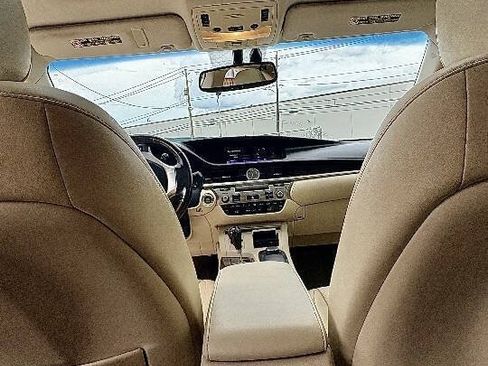 Used 2015 Lexus ES 350 w/ Premium Package FWD image 11