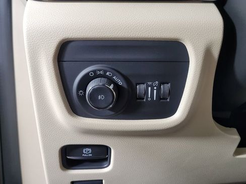 New 2025 Jeep Grand Cherokee Limited image 19