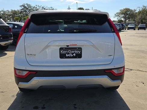New 2026 Kia Niro EX image 7