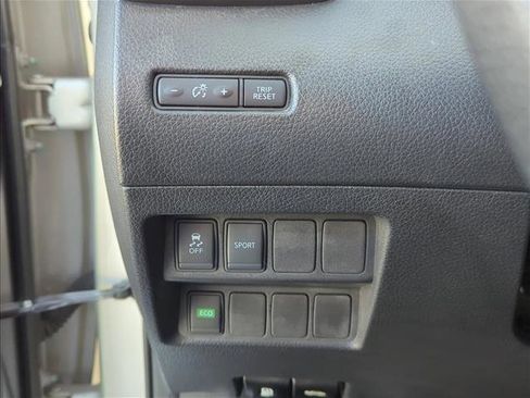 Used 2016 Nissan Rogue SV image 20