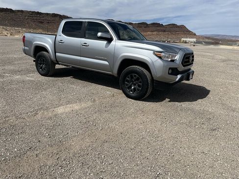 Used 2022 Toyota Tacoma SR5 AWD/4WD image 1