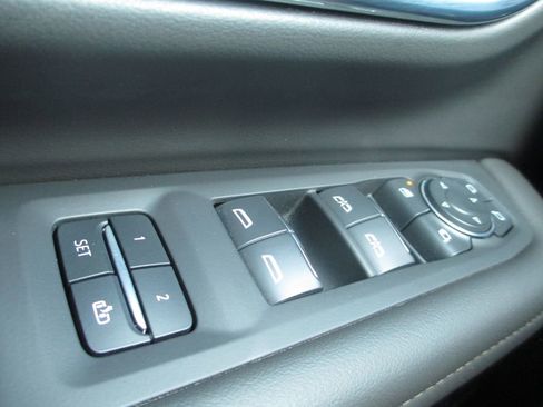 Used 2024 Chevrolet Tahoe High Country w/ Advanced Technology Package AWD/4WD image 31