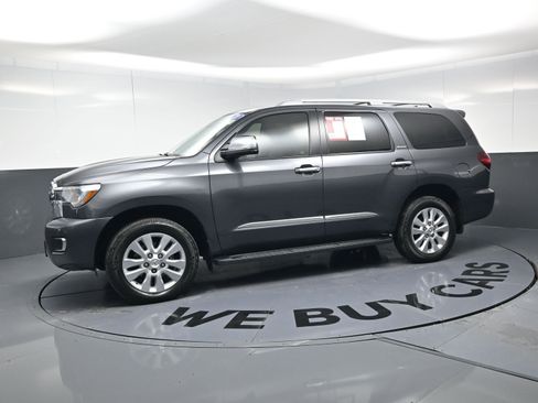 Used 2020 Toyota Sequoia Platinum image 6