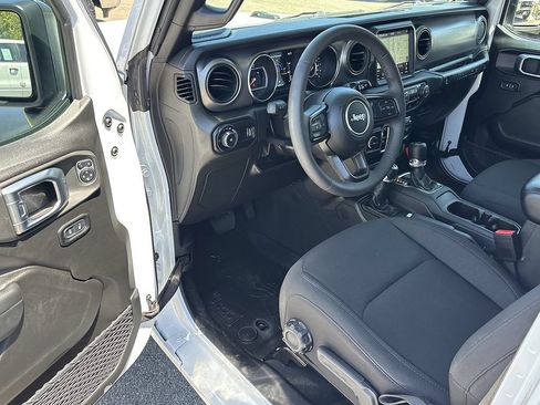 Used 2023 Jeep Wrangler Unlimited Sport AWD/4WD image 8