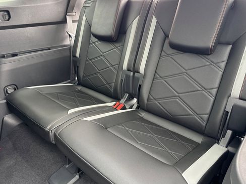 New 2025 Volkswagen Atlas Peak Edition SE image 15