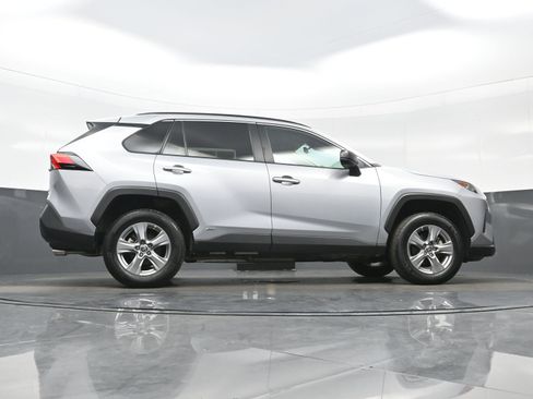 Used 2022 Toyota RAV4 LE AWD/4WD image 31