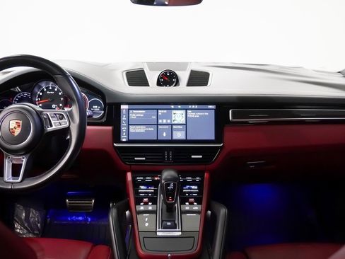 Used 2020 Porsche Cayenne Turbo w/ Assistance Package image 21