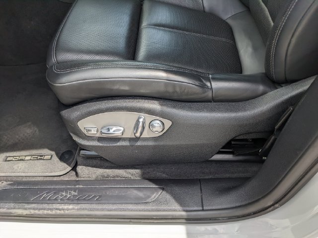 Used 2023 Porsche Macan Turbo AWD/4WD image 24