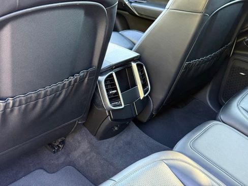 Used 2018 Porsche Cayenne Platinum Edition image 29