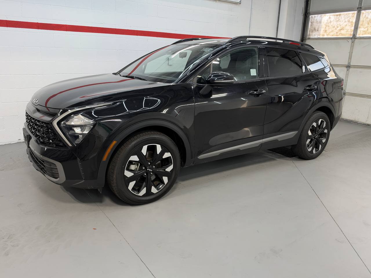 Used 2023 Kia Sportage X-Line w/ X-Line Premium Package AWD/4WD image 2