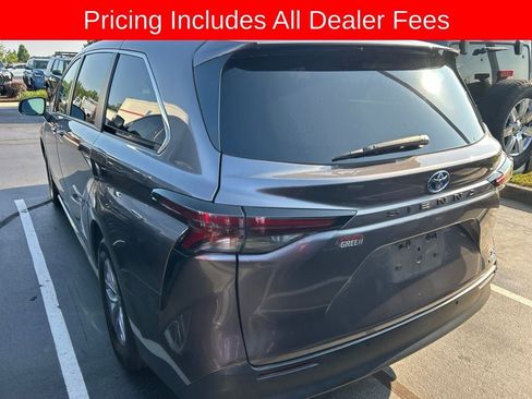 Used 2023 Toyota Sienna XLE w/ XLE Plus Package FWD image 9