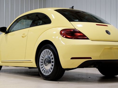 Used 2015 Volkswagen Beetle 1.8T FWD image 5