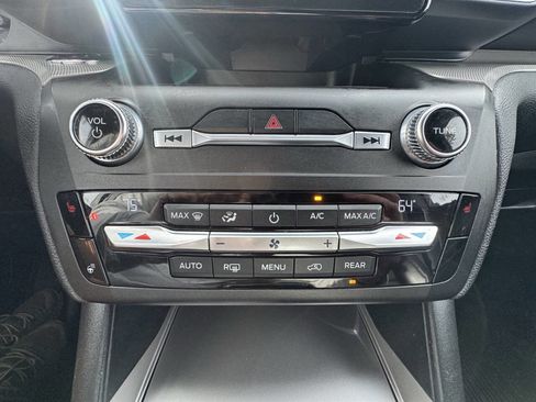 Used 2020 Ford Explorer XLT w/ Equipment Group 202A image 21