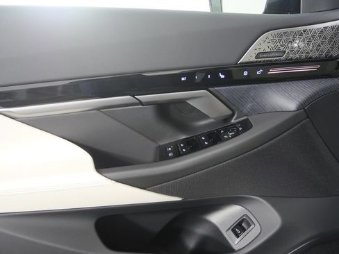 Used 2026 BMW 530i w/ Executive Package RWD image 8