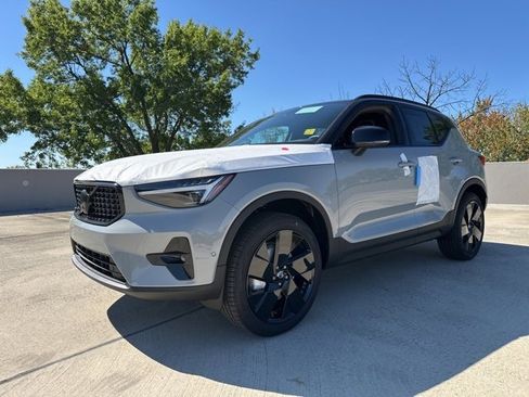 New 2026 Volvo XC40 B5 Ultra w/ Climate Package image 3