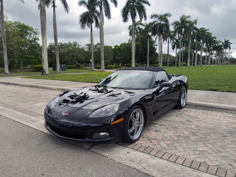 Used 2006 Chevrolet Corvette Convertible w/ Preferred Equipment Group RWD image 14