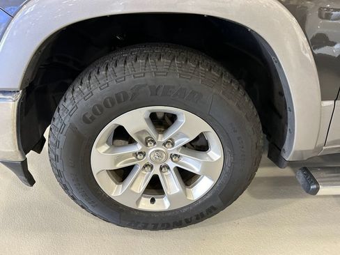 Used 2019 RAM 1500 Laramie AWD/4WD image 6