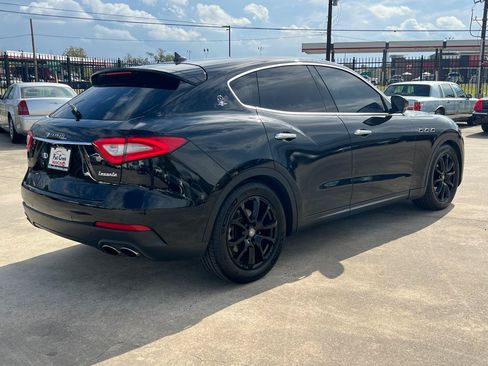 Used 2018 Maserati Levante AWD/4WD image 6