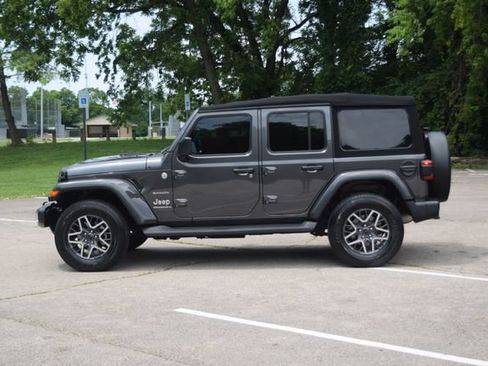 Used 2024 Jeep Wrangler Unlimited Sahara w/ Technology Group AWD/4WD image 22